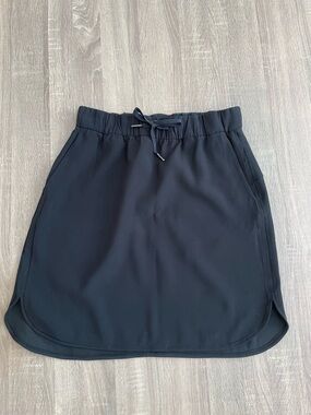 LULULEMON On the Fly Black Athletic Skirt. Size 8